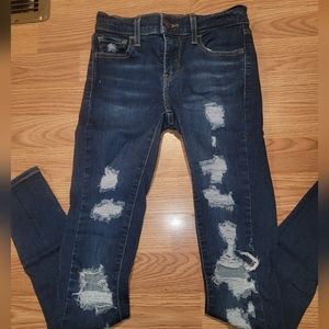 Women's Levis Distressed  Skinny Jeans.. size 24